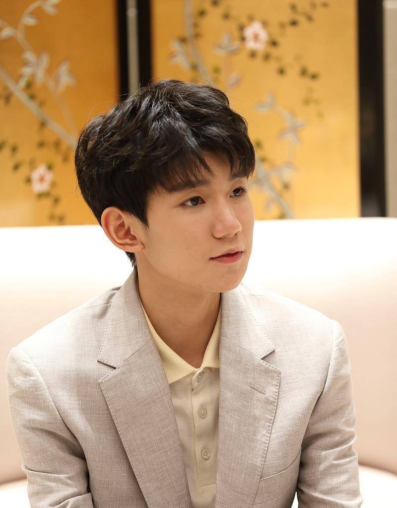 王源多面发展，音乐、影视与公益的最新动态