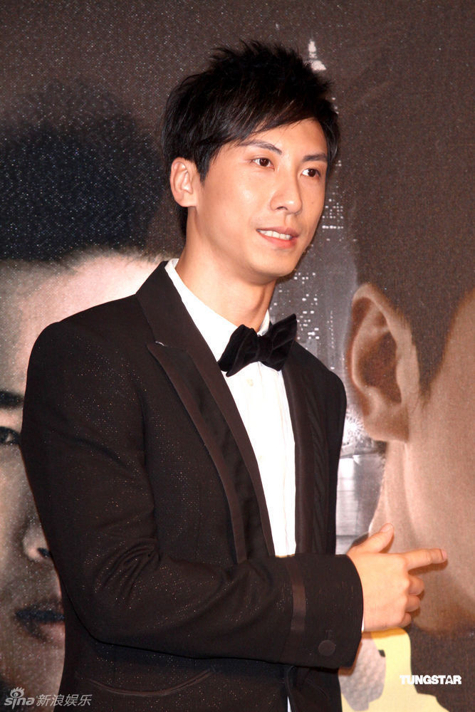 邱凯伟的温馨日常，演员与他的朋友圈生活