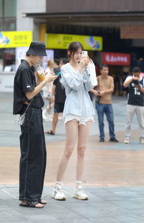 重庆街拍新潮流，科技与生活完美融合的前沿体验图片欣赏